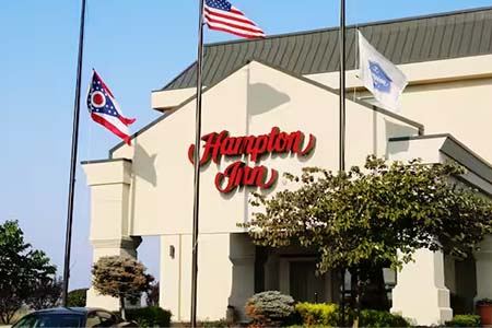 Front entrance of the Hampton Inn, Lancaster