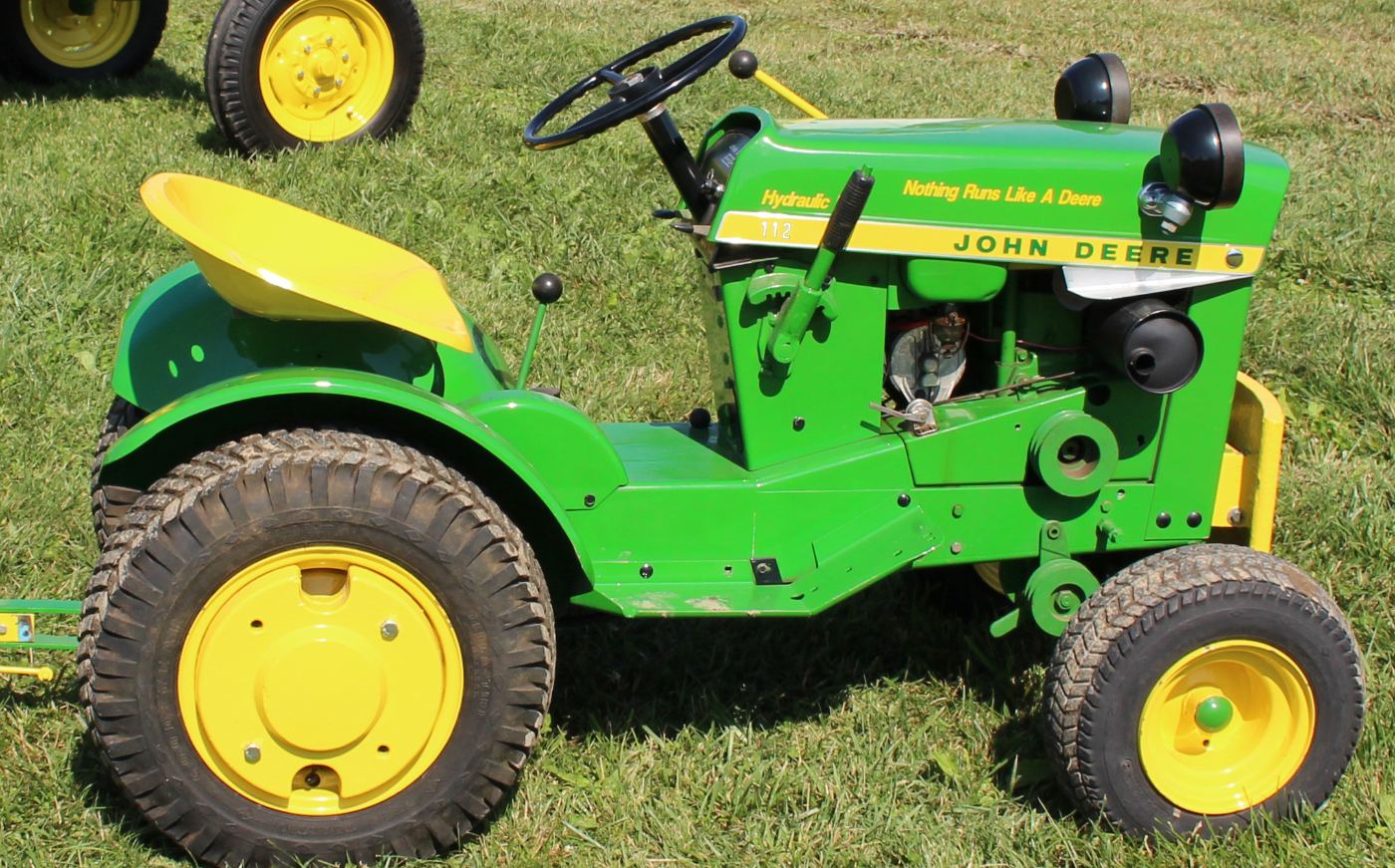 Restored John Deere 112 Hydraulic lawn and garden tractor