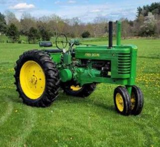Unstyled John Deere Model G tractor on a lawn